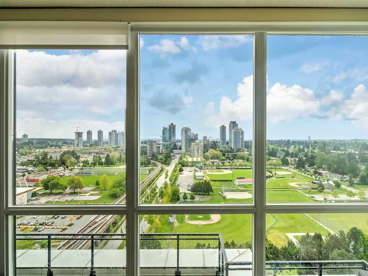 2204-10777 University Drive, Surrey, BC, V3T 0E6