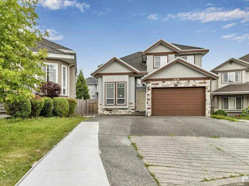 6738 145a Street, Surrey BC V3S 0T2