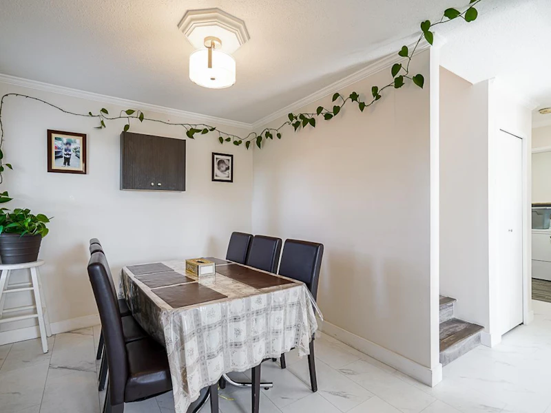 7371 128a Street, Surrey BC V3W 7G9