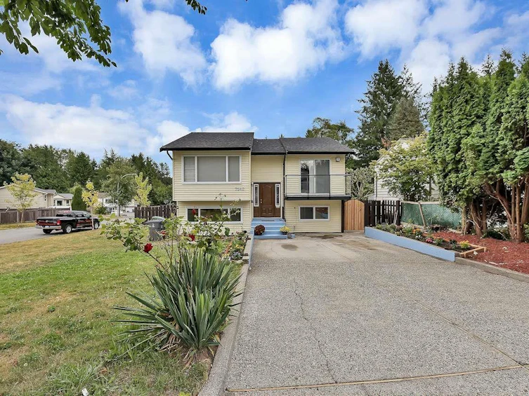 7562 142 Street, Surrey, BC, V3W 5N8