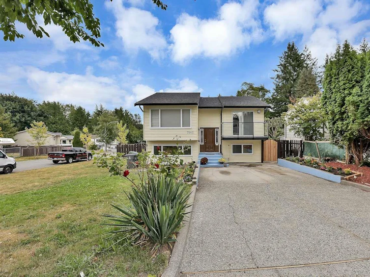 7562 142 Street, Surrey, BC, V3W 5N8
