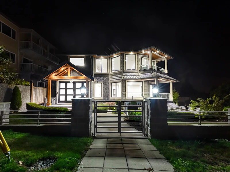 15765 Pacific Avenue, Surrey BC V4B 1S5