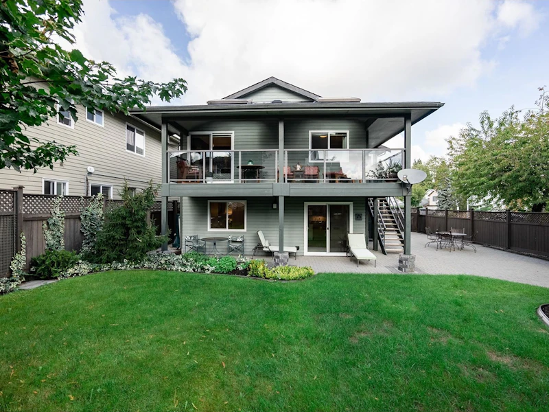 9858 150th Street, Surrey BC V3R 8H2