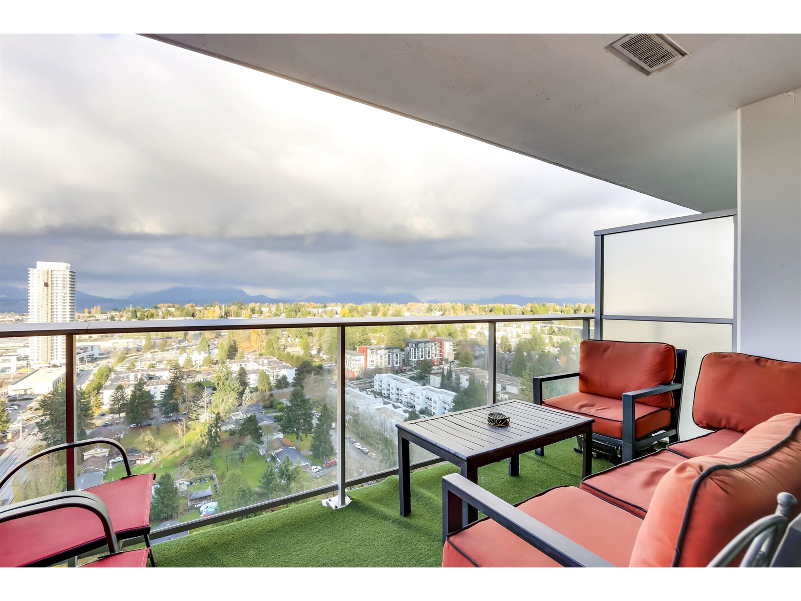 2810-13696 100 Avenue, Surrey, BC, V3T 0L5