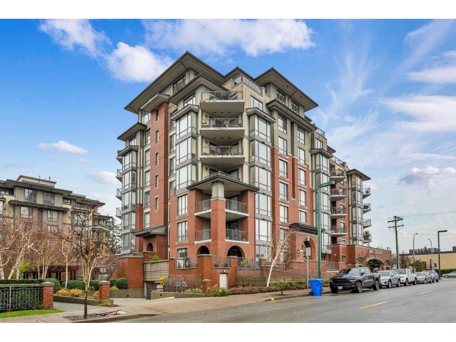 302-1581 Foster Street, Surrey, BC, V4B 5M1