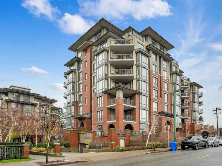 302-1581 Foster Street, Surrey, BC, V4B 5M1