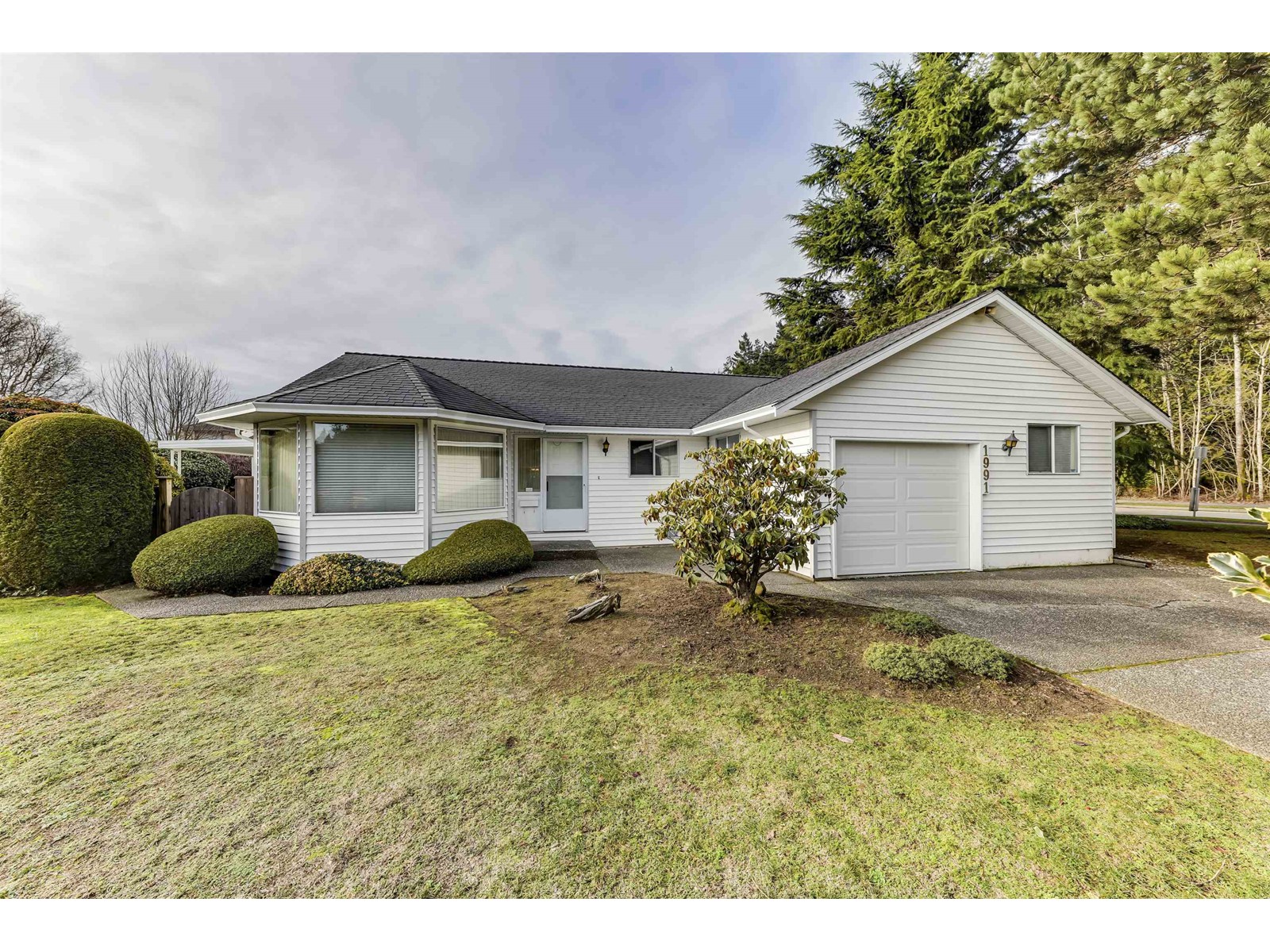 1991 143a Street, Surrey, BC, V4A 7X8