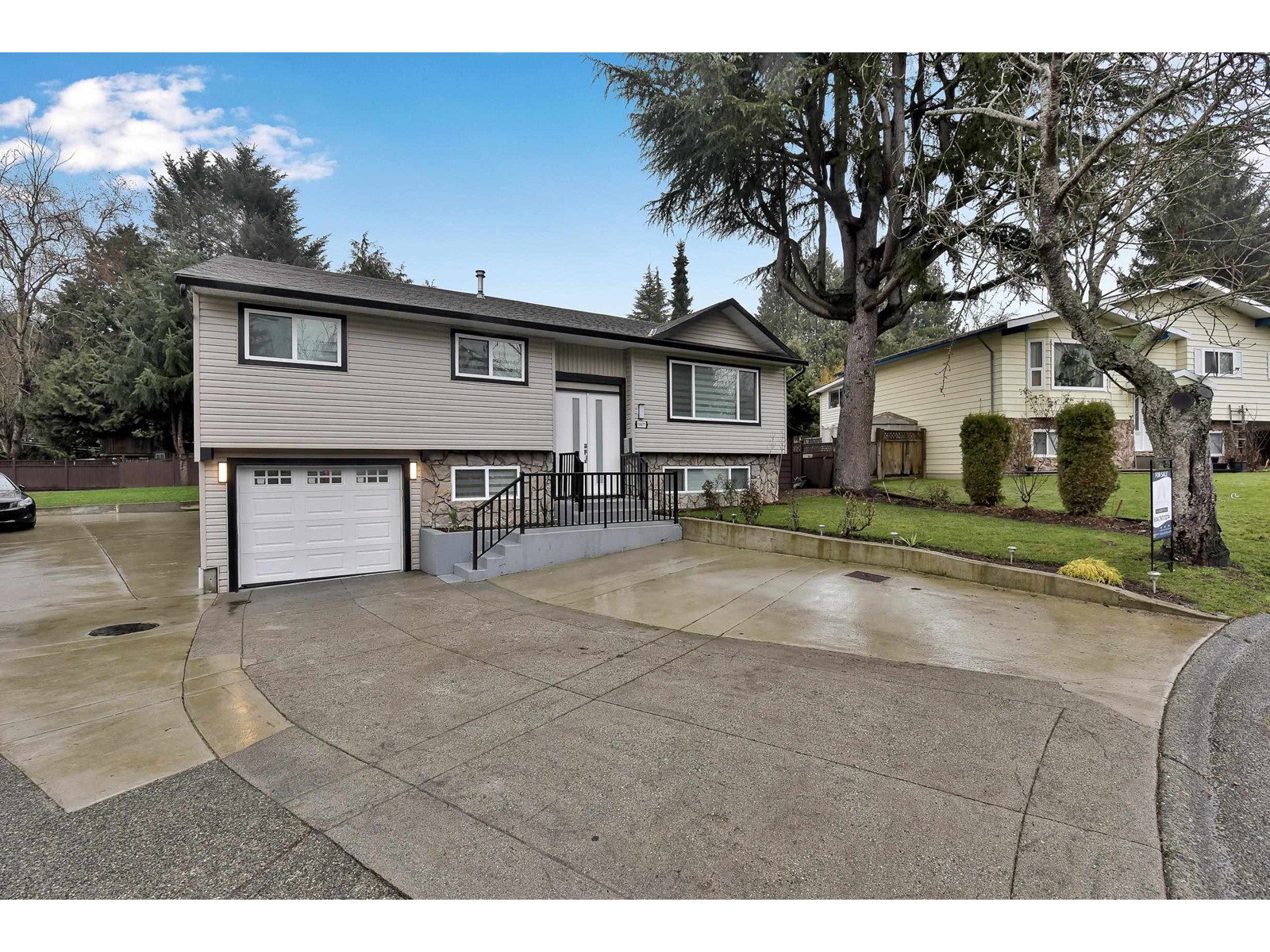 15077 86b Avenue, Surrey, BC, V3S 4V3