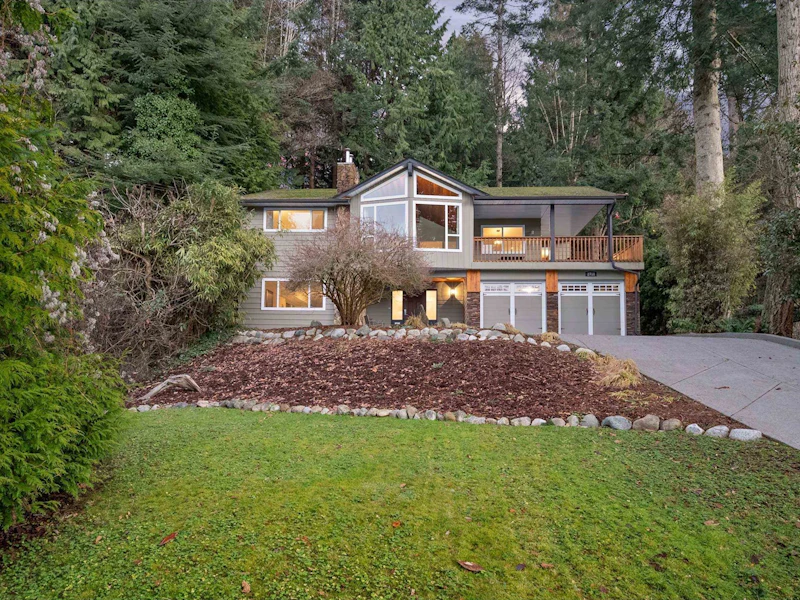 2718 Bayview Street, Surrey BC V4A 2Z4