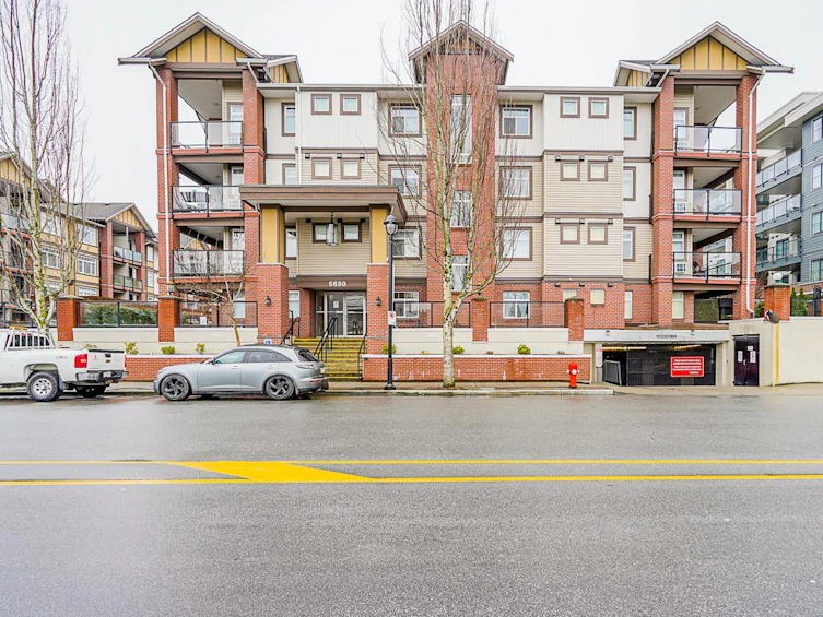 412-5650 201a Street, Langley, BC, V3A 0B3