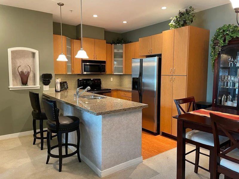 406 - 33485 South Fraser Way, Abbotsford BC V2S 8P9