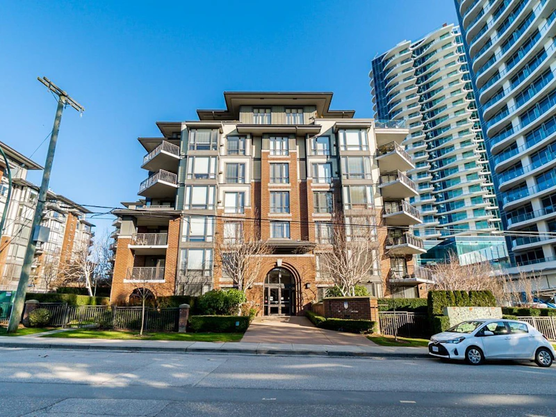 301 - 1550 Martin Street, Surrey BC V4B 5M3
