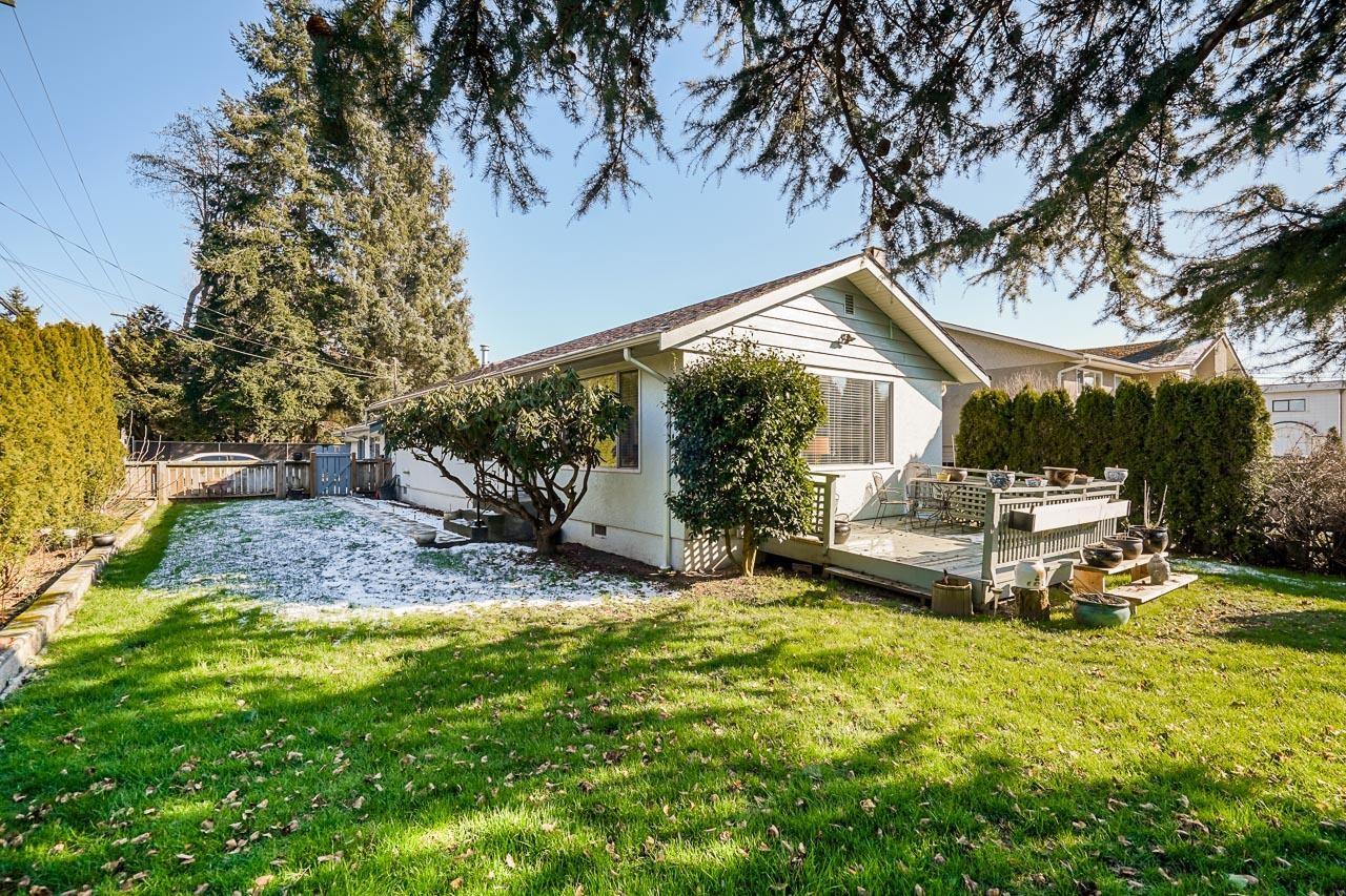 14232 NORTH North Bluff Road, Surrey, BC, V4B 3C5