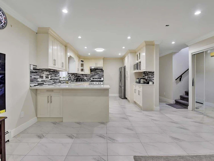 8218 132 Street, Surrey, BC, V3W 4N4