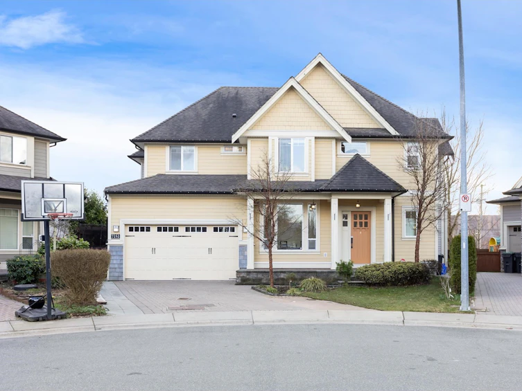 7252 198a Street, Langley, BC, V2Y 1R9