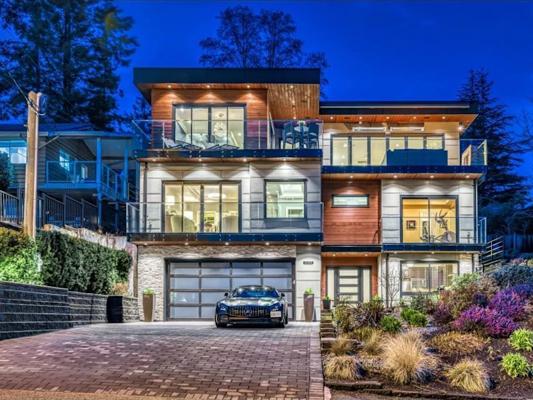 13189 Marine Drive, Surrey, BC, V4A 1E6
