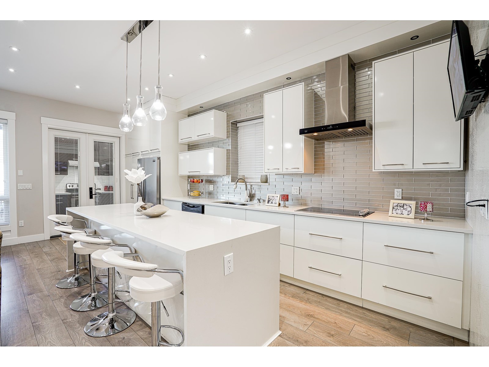13809 60 Avenue, Surrey, BC, V3W 4C9