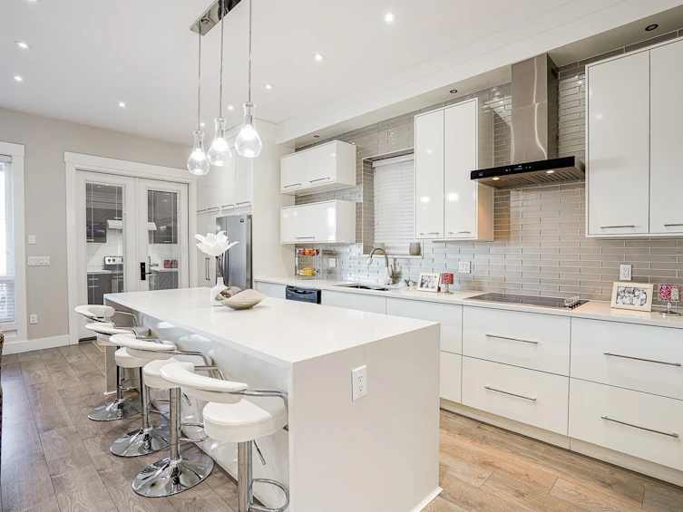 13809 60 Avenue, Surrey, BC, V3W 4C9