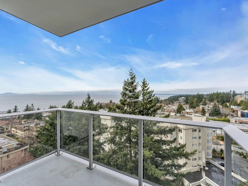 1002 - 15165 Thrift Avenue, Surrey BC