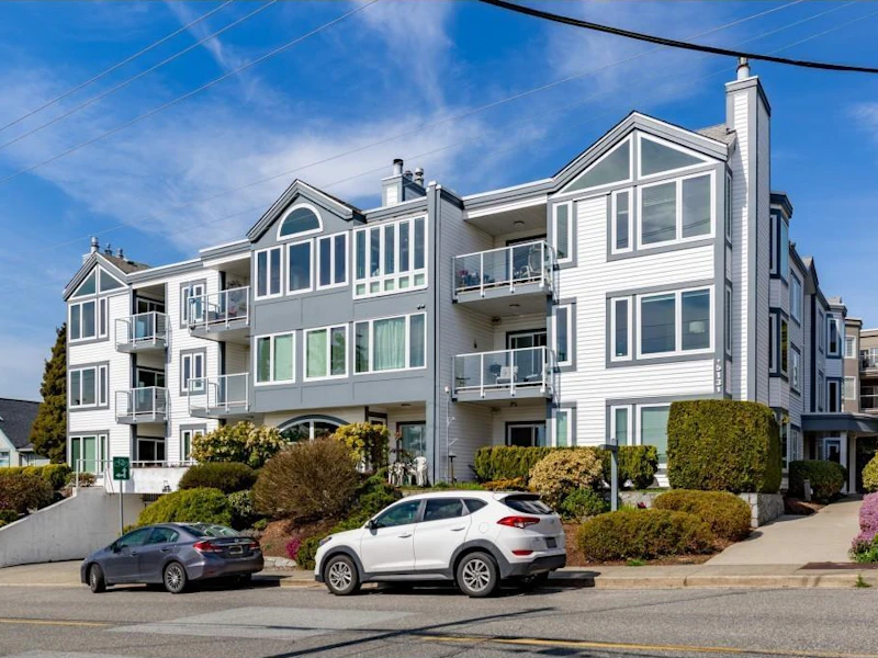 201 - 15131 Buena Vista Avenue, Surrey BC V4B 1Y2