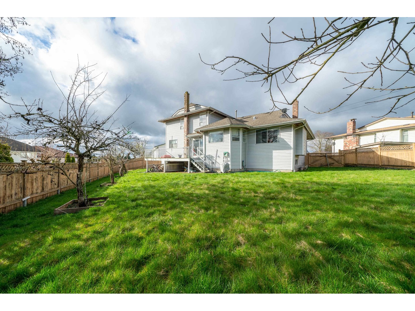 13285 98 Avenue, Surrey, BC, V3T 5N1