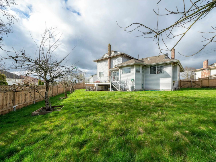 13285 98 Avenue, Surrey, BC, V3T 5N1
