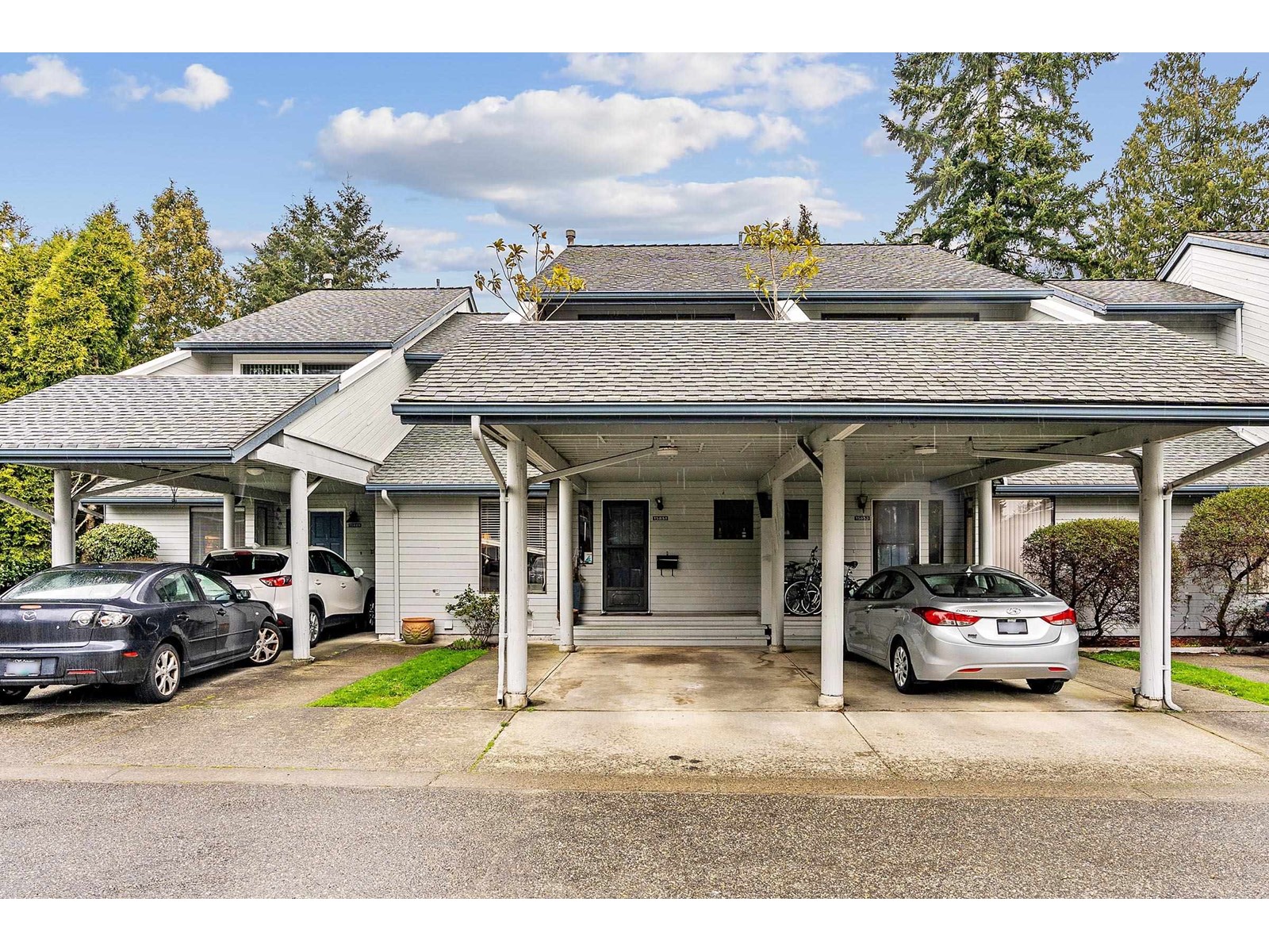 15851 Alder Place, Surrey, BC, V4A 5J1