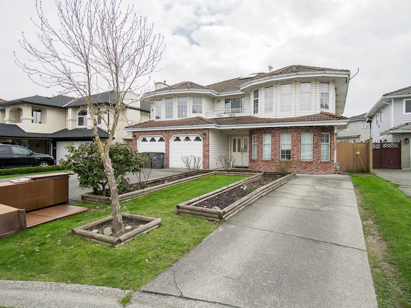 12374 81st Avenue, Surrey BC V3W 0X7