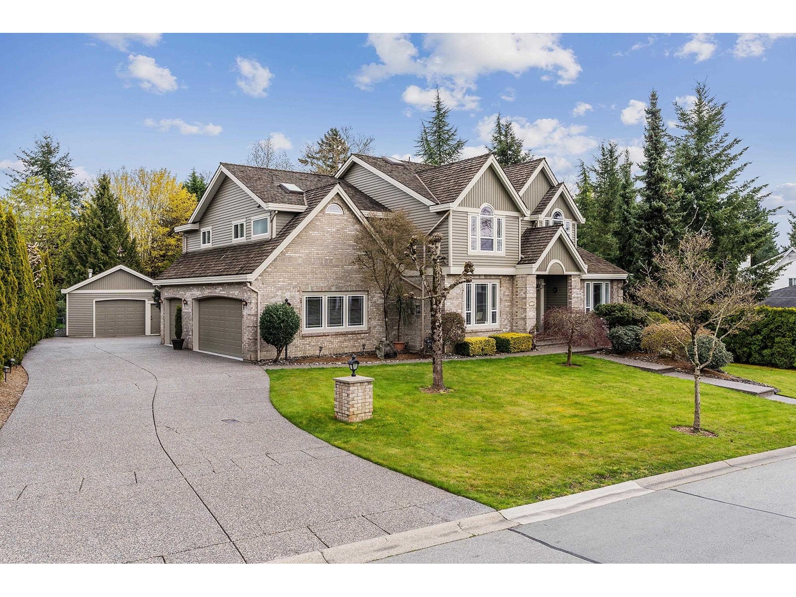 5482 184a Street, Surrey, BC, V3S 8S1