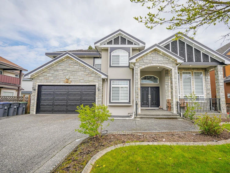 6868 131 Street, Surrey, BC, V3W 1R8