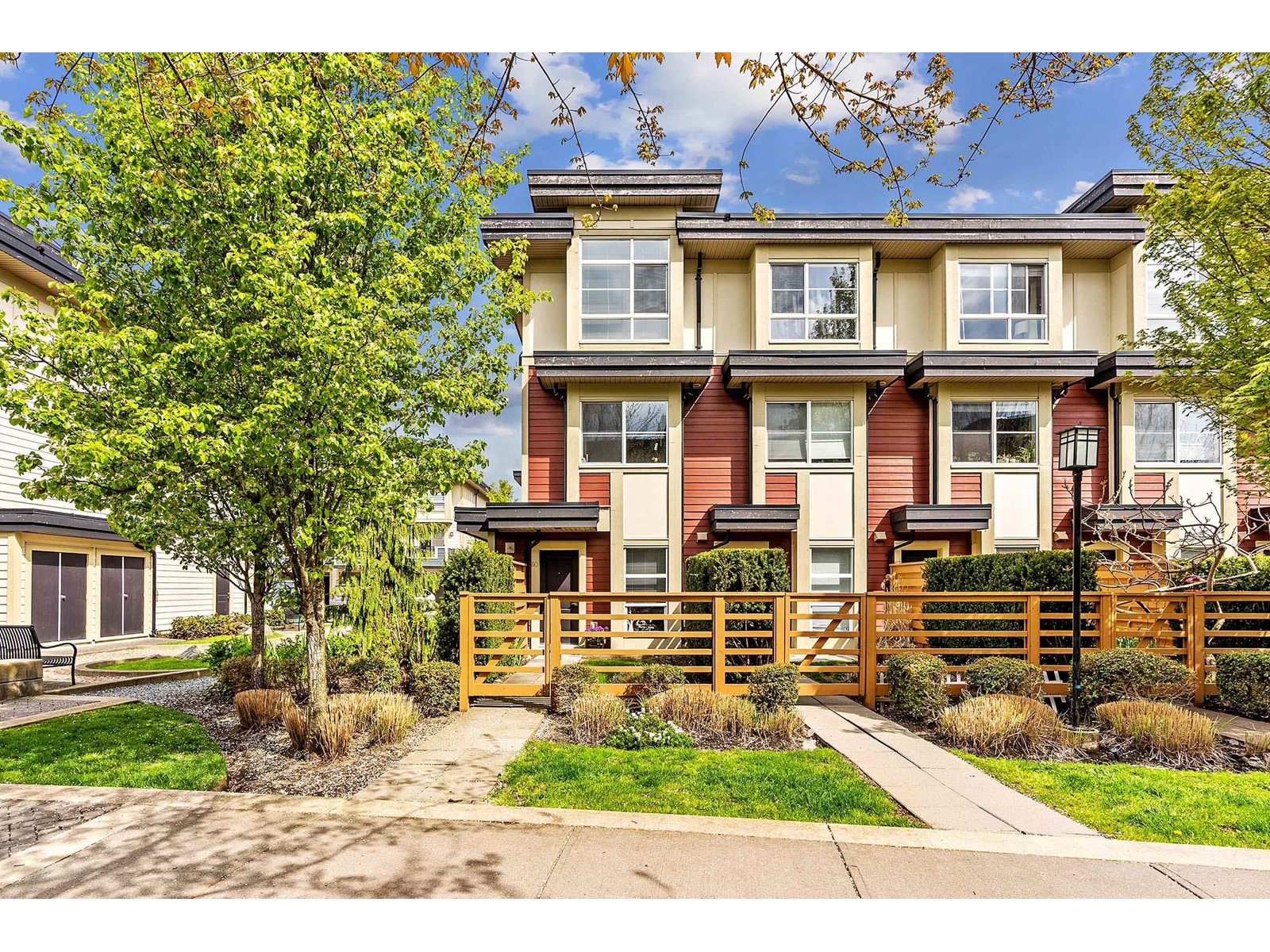 60-19477 72a Avenue, Surrey, BC, V4M 6M2