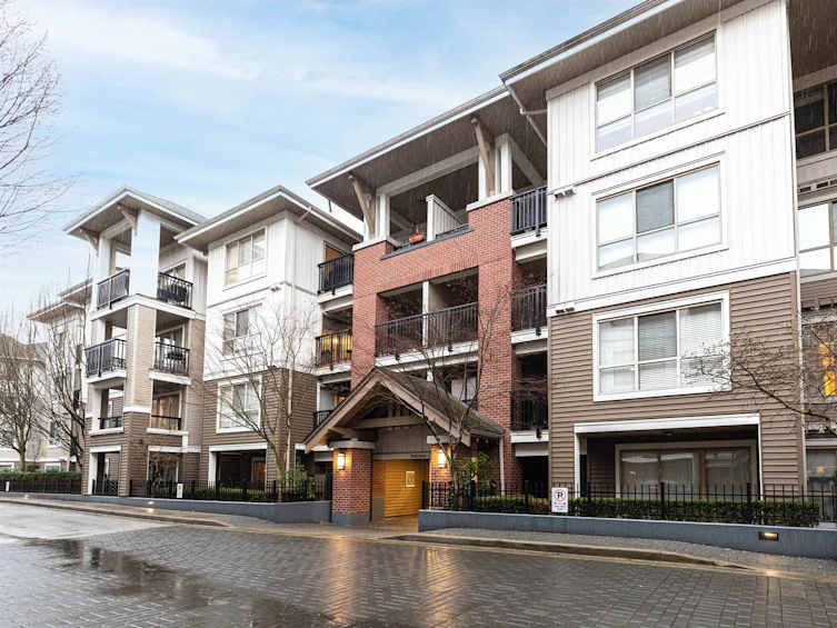 C215-8929 202 Street, Langley, BC, V1M 0B4