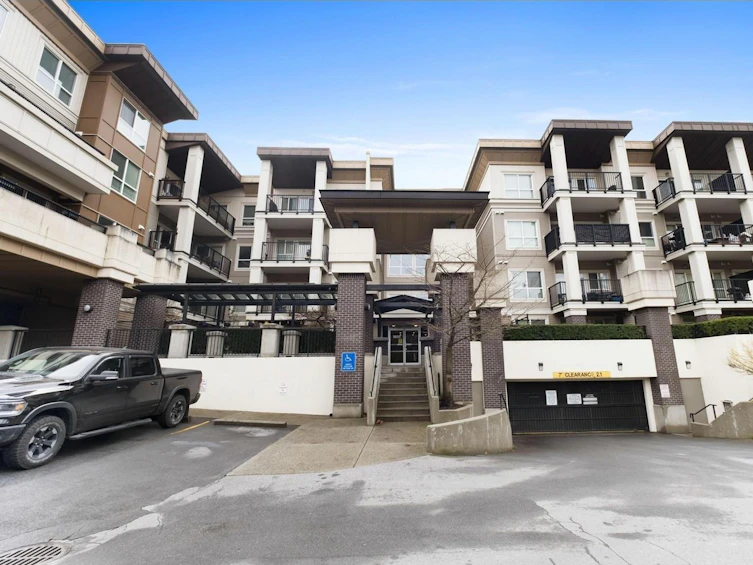 125-9655 King George Boulevard, Surrey, BC, V3T 0C7