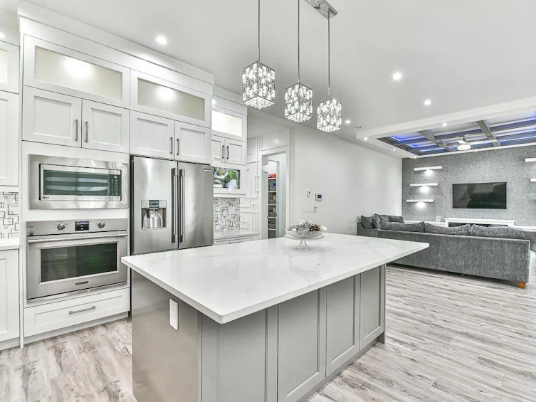 6859 143 Street, Surrey, BC, V3W 8Y9