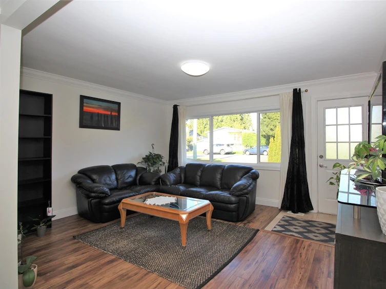 10997 152 Street, Surrey, BC, V3R 4H5