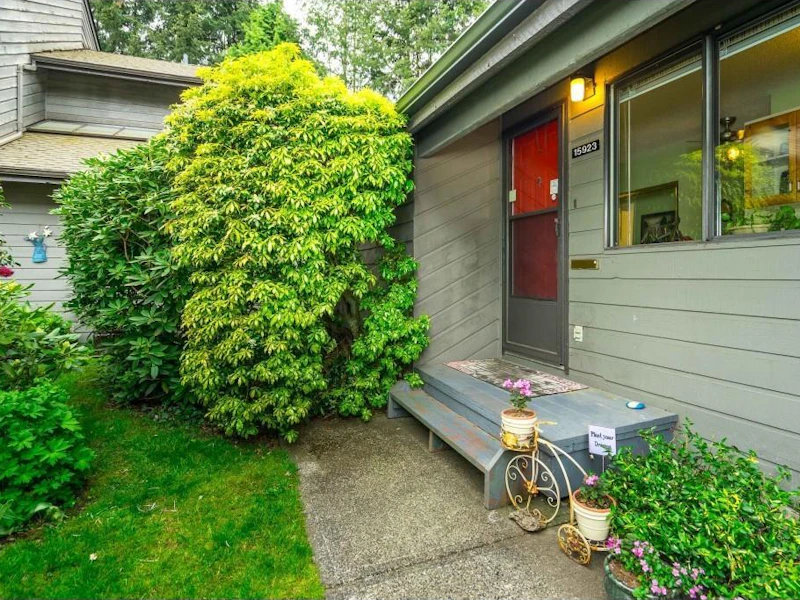15923 Alder Place, Surrey BC V4A 5J1