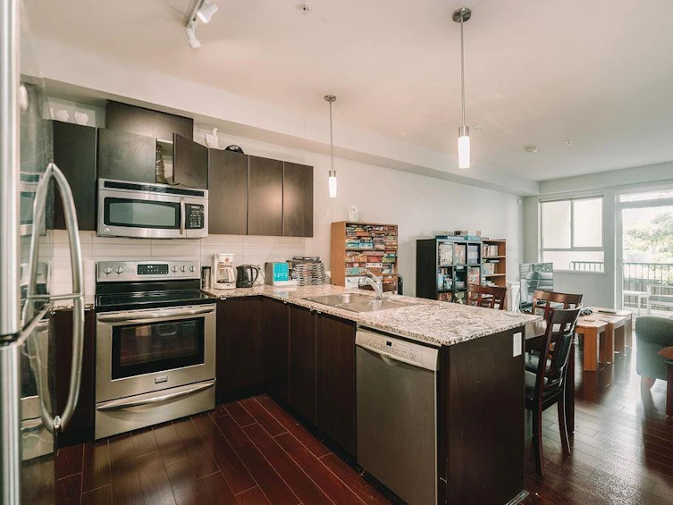 125-9655 King George Boulevard, Surrey, BC, V3T 0C7