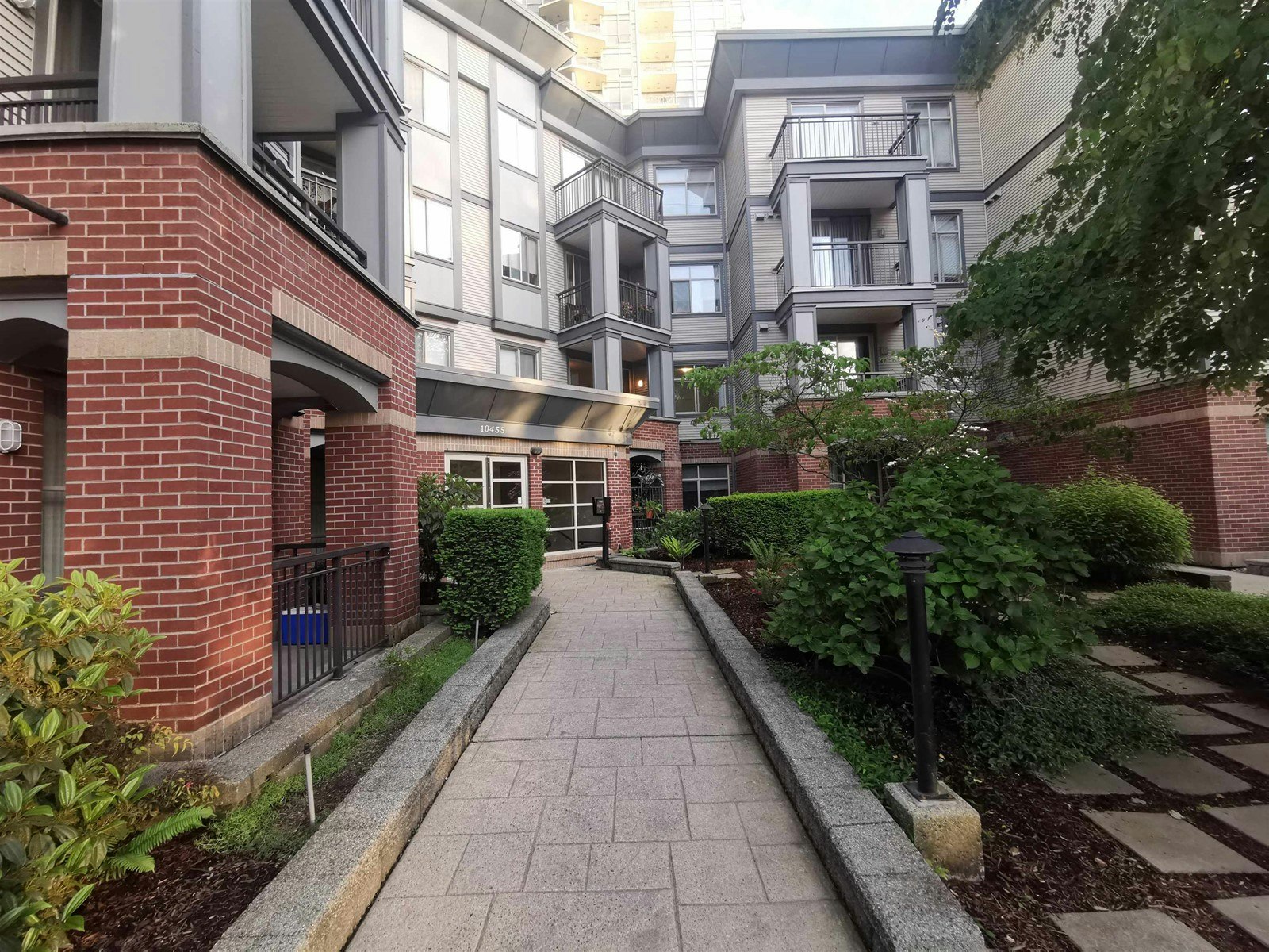 201-10455 University Drive, Surrey, BC, V3T 0A5