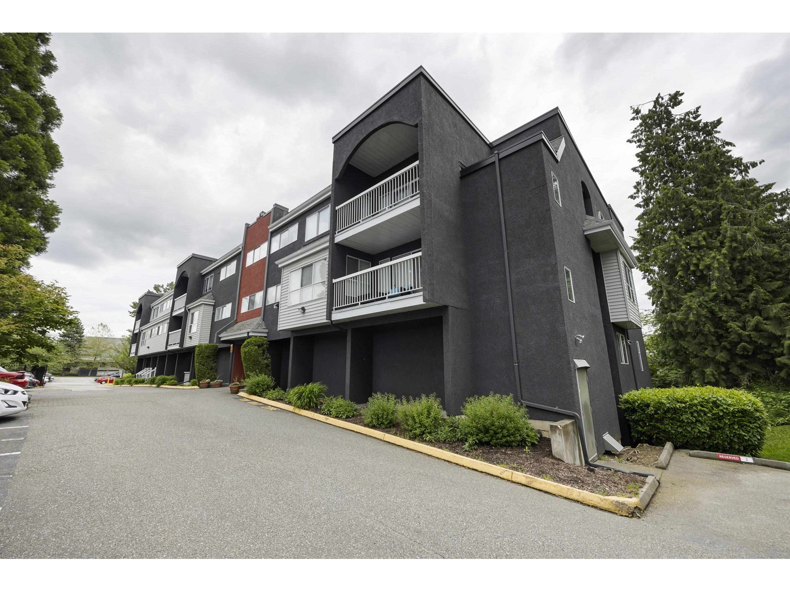 305-5664 200 Street, Langley, BC, V3A 1M8