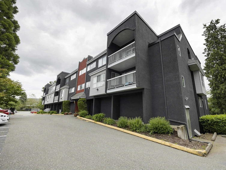 305-5664 200 Street, Langley, BC, V3A 1M8