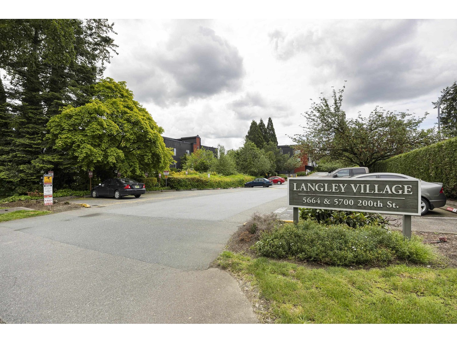 305-5664 200 Street, Langley, BC, V3A 1M8