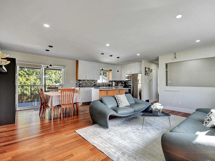 14679 106a Avenue, Surrey, BC, V3R 1T7