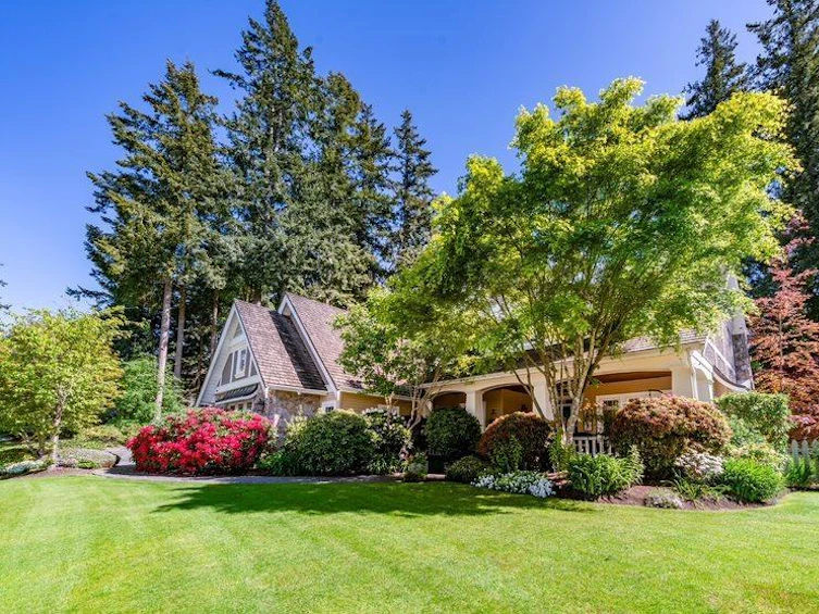2296 Chantrell Park Drive, Surrey, BC, V4A 9W8