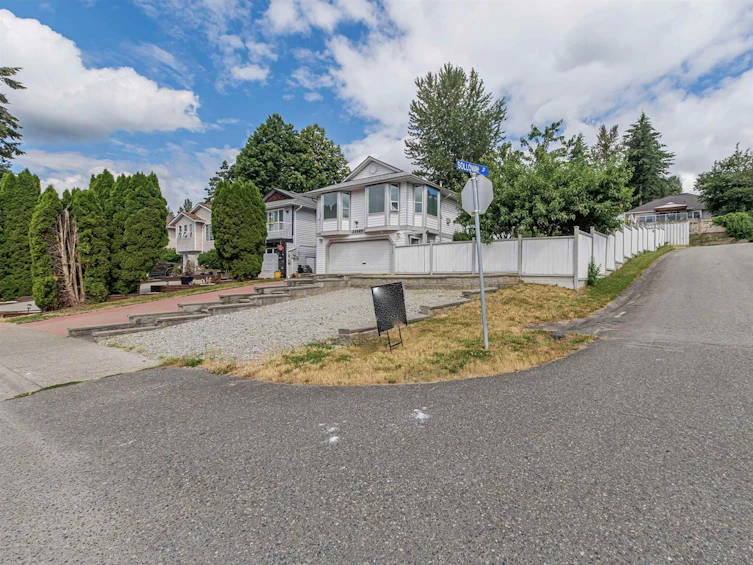 33089 Myrtle Avenue, Mission, BC, V2V 4R6
