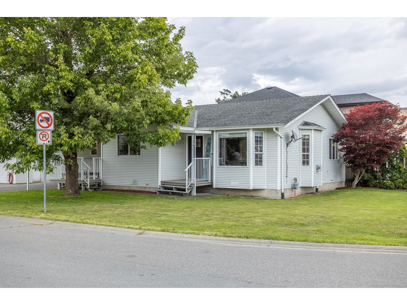 122 B Street, Surrey, BC, V2S 8C1