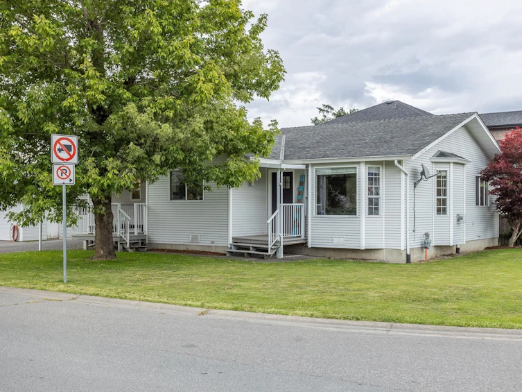 122 B Street, Surrey, BC, V2S 8C1