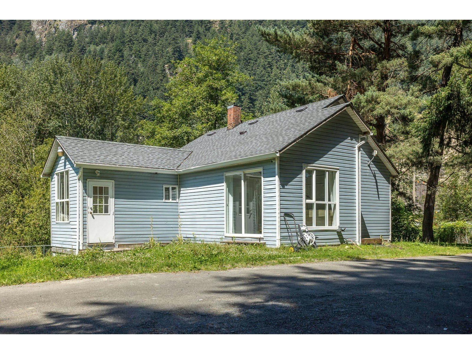 40382 NORTH North Parallel Road, Abbotsford, BC, V3G 2P9
