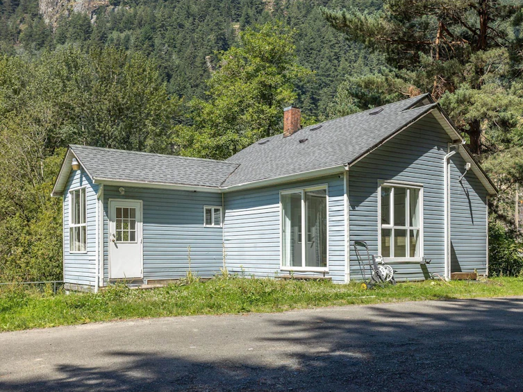 40382 NORTH North Parallel Road, Abbotsford, BC, V3G 2P9