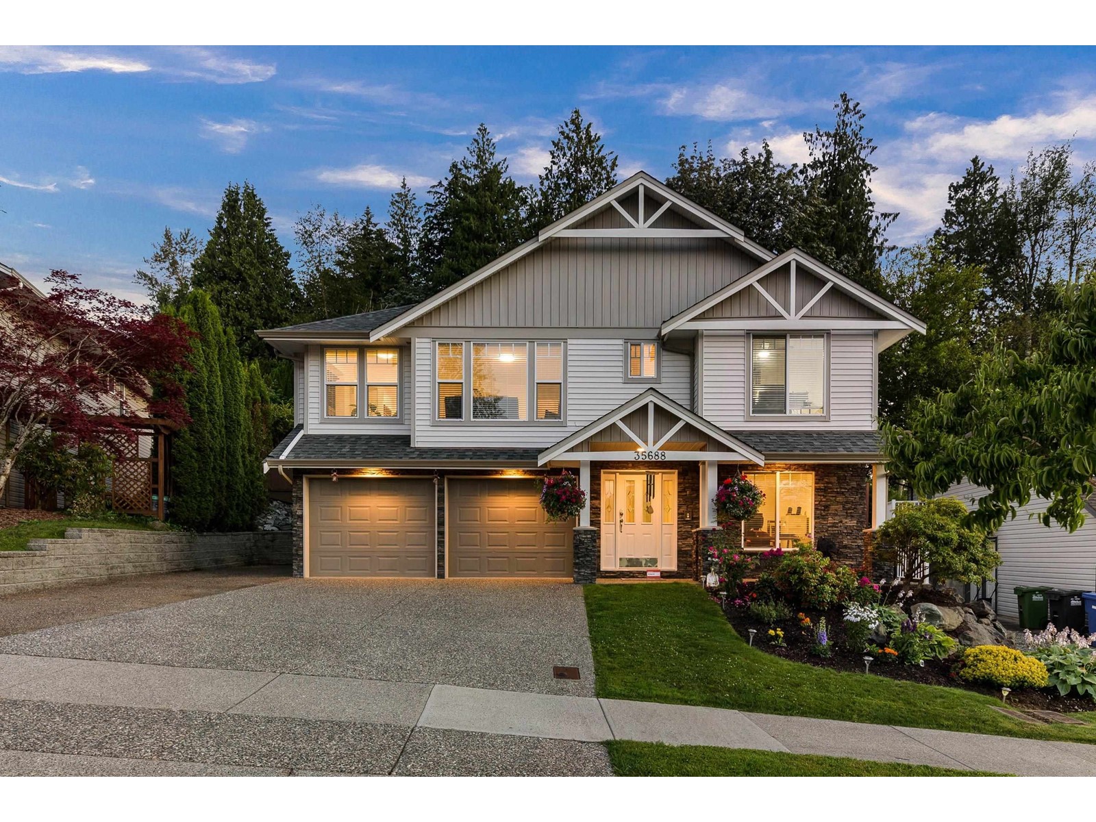 35688 Ledgeview Drive, Abbotsford, BC, V3G 2Z2