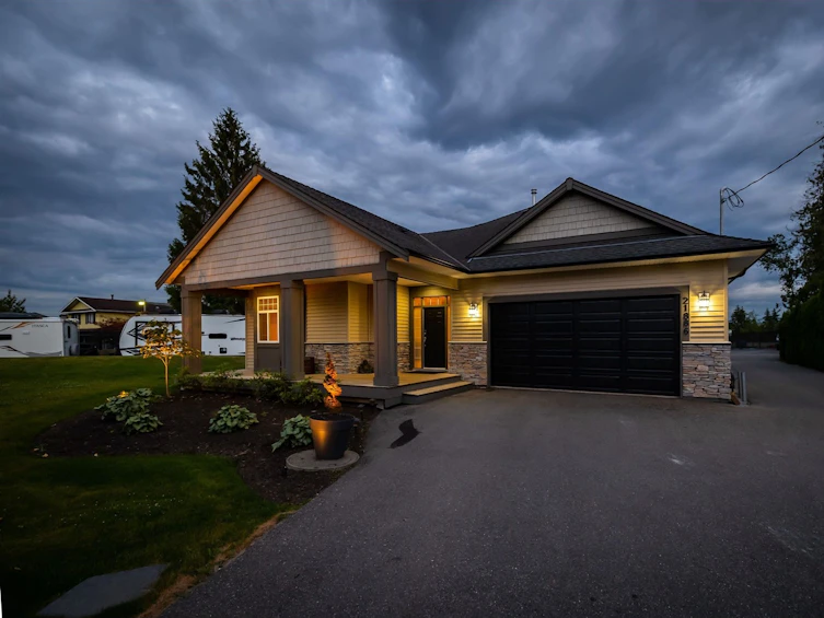 21886 64 Avenue, Surrey, BC, V2Y 2N7